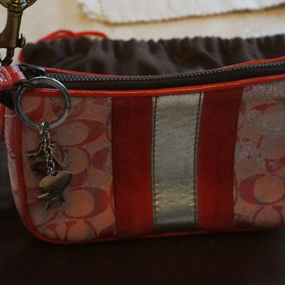 Coach - Picture 4 of 5
